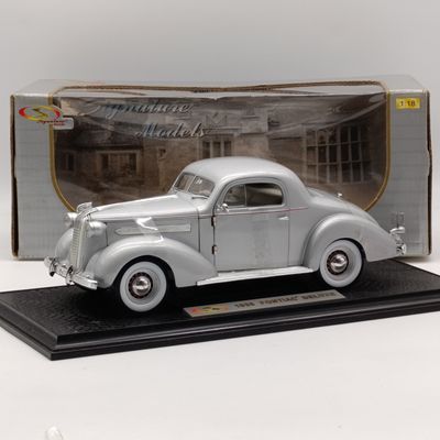 1936 Pontiac Deluxe Signature Models die-cast model car - scale 1/18