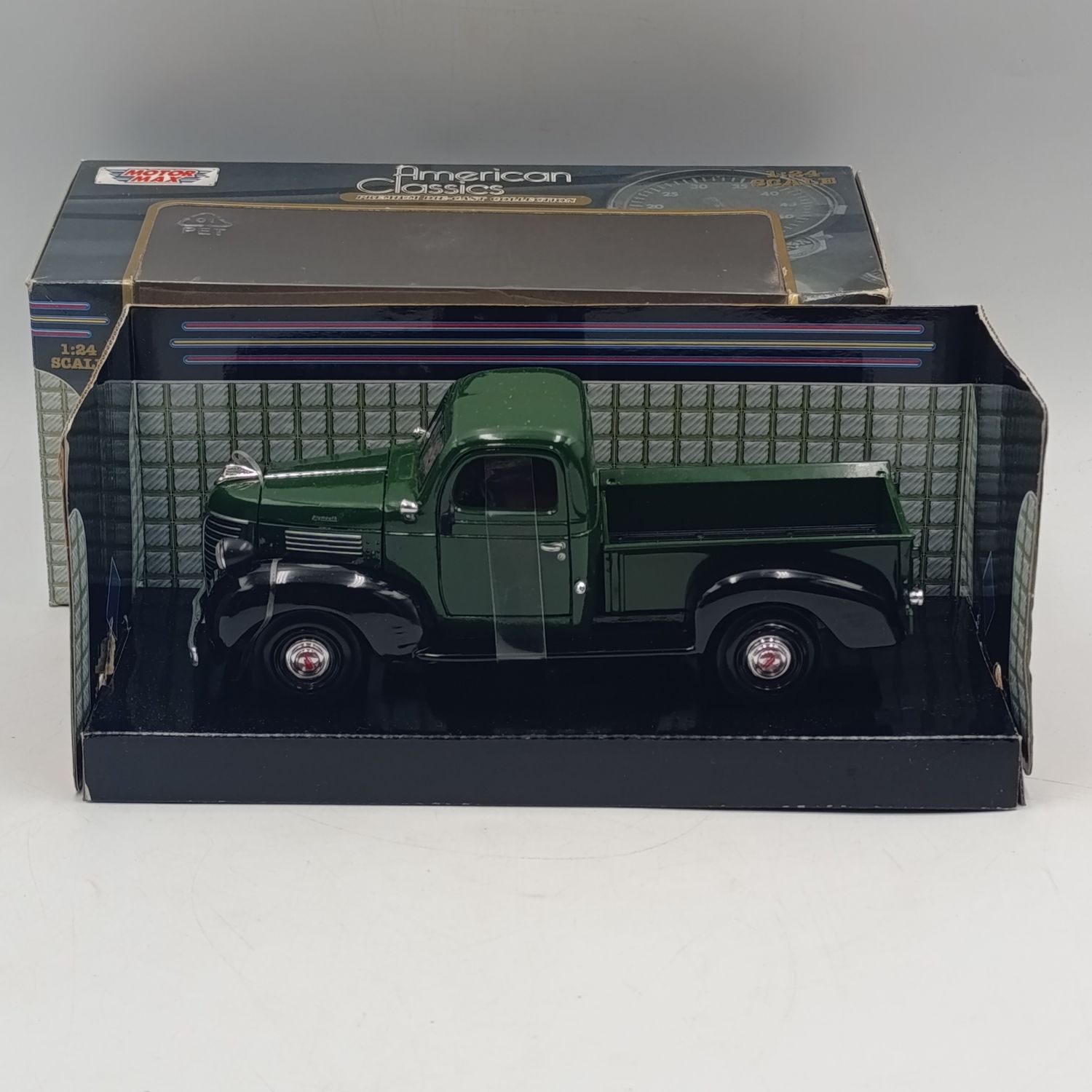 MotorMax 1941 Plymouth Pickup truck model car - scale 1/43