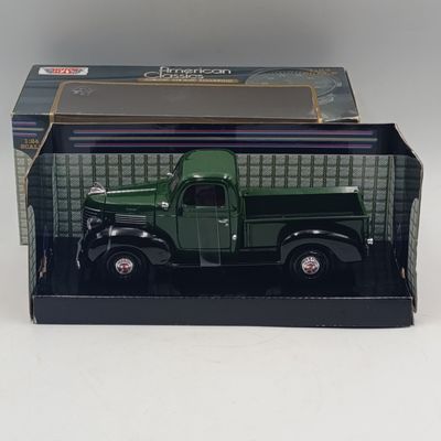 MotorMax 1941 Plymouth Pickup truck model car - scale 1/43