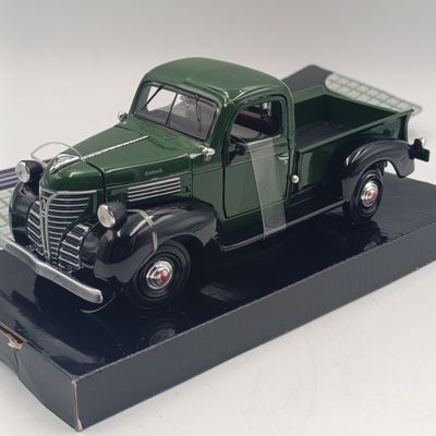 MotorMax 1941 Plymouth Pickup truck model car - scale 1/43