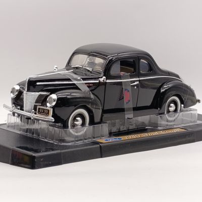 MotorMax 1940 Ford Coupe die-cast model car - scale 1/18