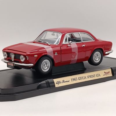 Road Signature 1965 Alfa Romeo Giulia Sprint GTA die-cast model car - scale 1/18