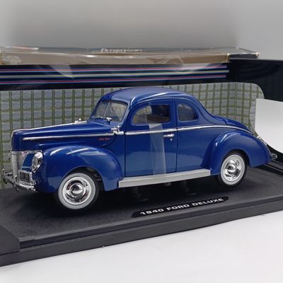MotorMax 1940 Ford Deluxe die-cast model car - scale 1/18