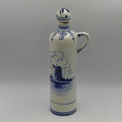 De Kuyper Distilleries Delft porcelain liquor decanter