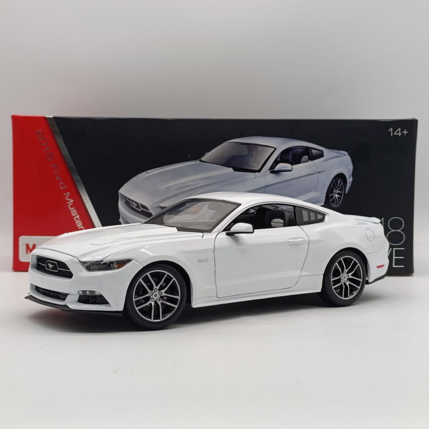 Maisto Exclusive 2015 Ford Mustang GT die-cast model car - scale 1/18
