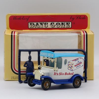 Lledo 1928 Ford Model T Wonder bread delivery van model car in box