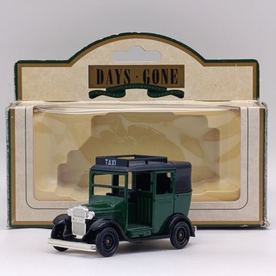 Lledo 1933 Austin Dark green taxi model car in box