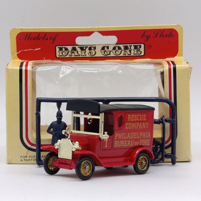Lledo 1928 Ford Model T Rescue company Philadelphia Bureau of Fire model car in box