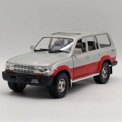 Road Tough 1992 Toyota Land Cruiser die-cast model car - scale 1/18