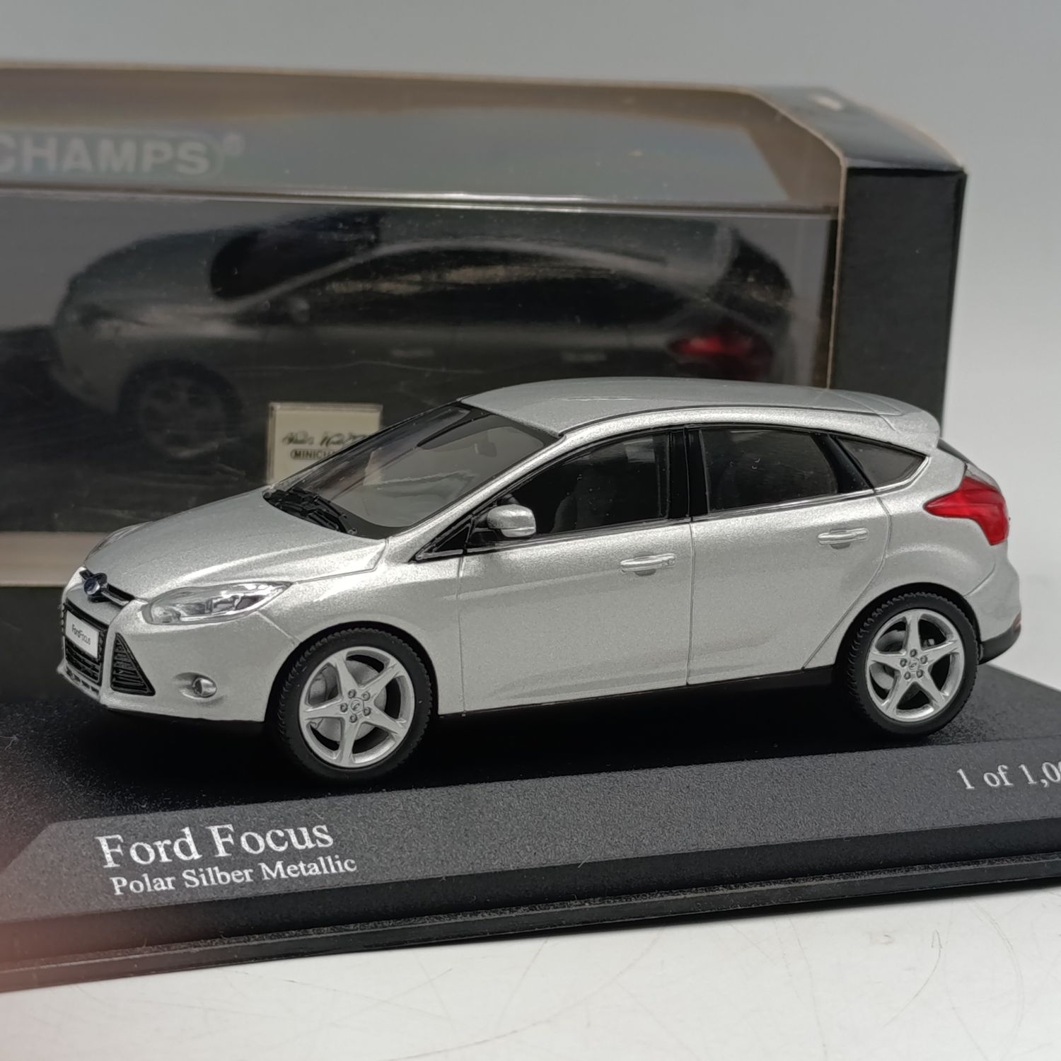 MiniChamps 2011 Ford Focus die-cast model car - scale 1/43