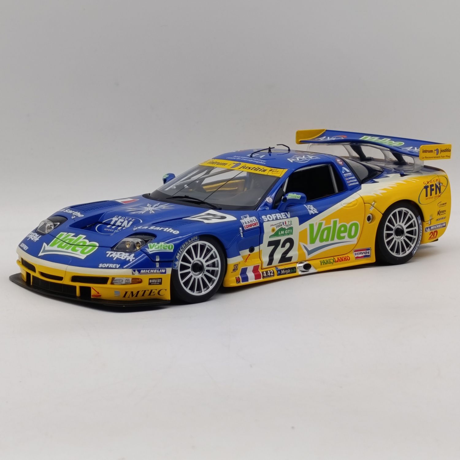 AutoArt 2006 Corvette C5-R #72 die-cast 24h Le Mans race car model - scale 1/18 - no box