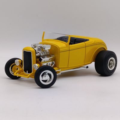 ERTL American Muscle 1932 Ford Deuce Street rod die-cast model car - scale 1/18