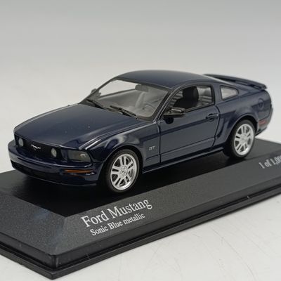 MiniChamps 2005 Ford Mustang die-cast model car - scale 1/43