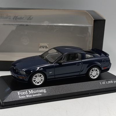 MiniChamps 2005 Ford Mustang die-cast model car - scale 1/43