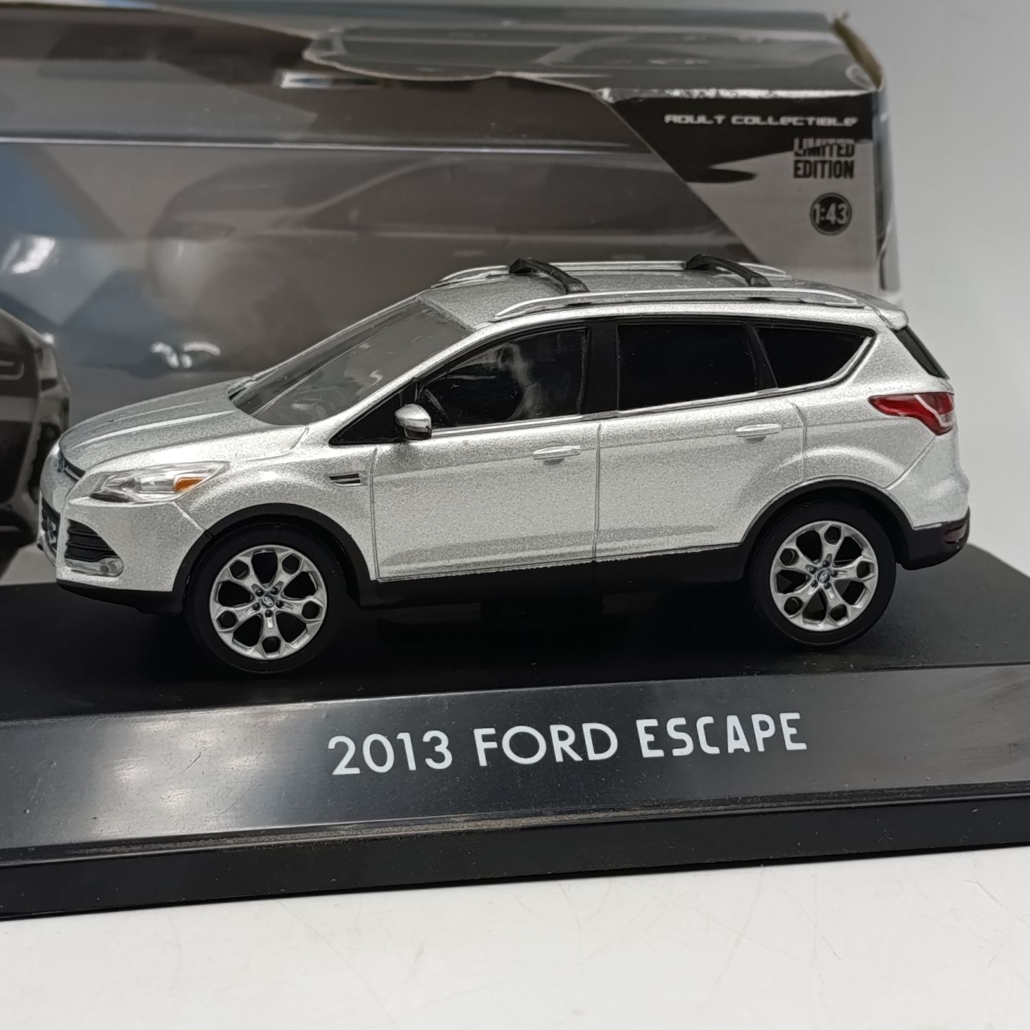 Greenlight 2012 Ford Escape die-cast model car - scale 1/43