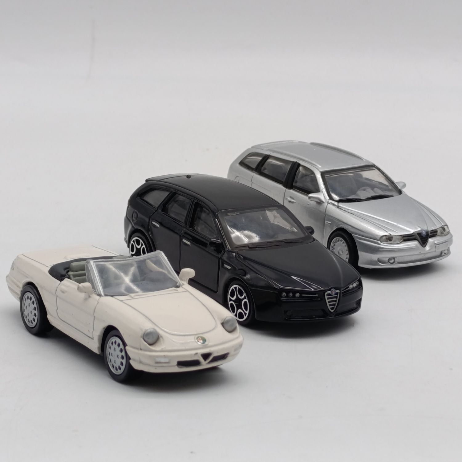 Lot of 3 Alfa Romeo die-cast model cars - Scale 1/43