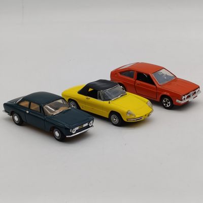 Lot of 3 Alfa Romeo die-cast model cars - Scale 1/43 - some small pieces damage