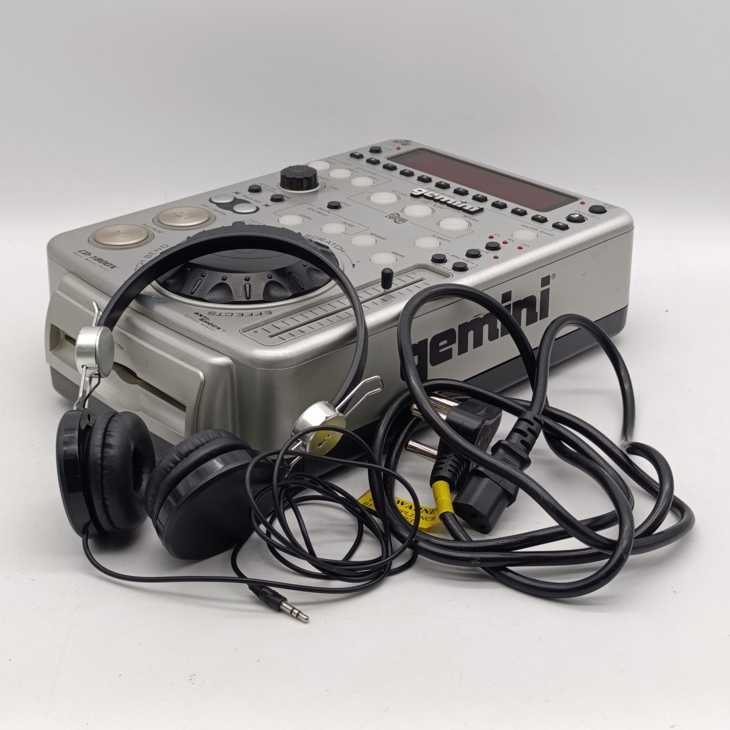 Gemini CD-1800X DJ CD Player with scratch wheel and built-in effects - Digital Signal Processing with earphones