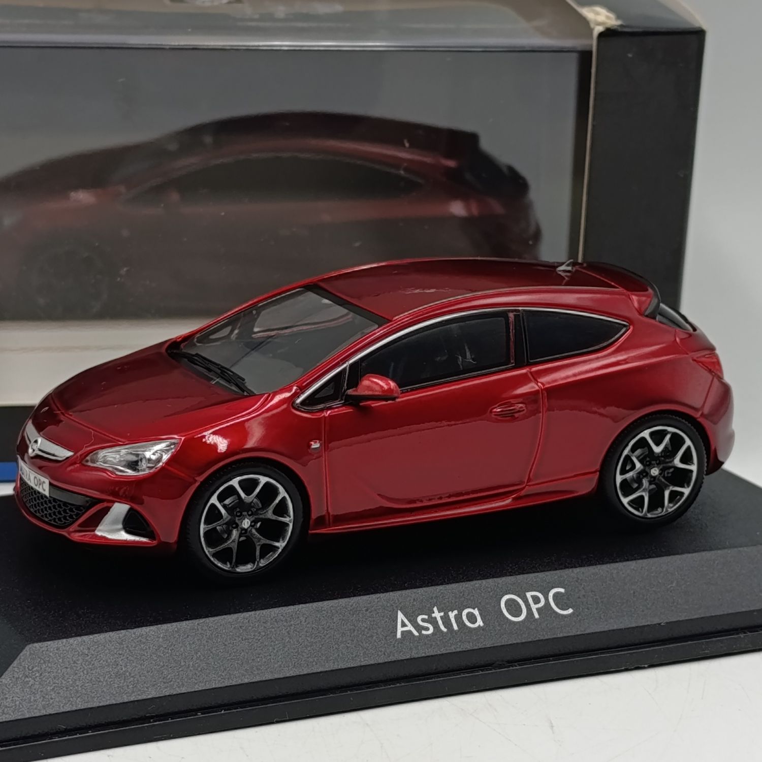 Opel Astra OPC die-cast model car - scale 1/43