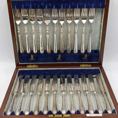 Antique silverplated fruit cutlery set in wooden case - 11 forks, 12 knives