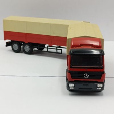 NZG Modells No.314 Mercedes-Benz 1831 die-cast truck and trailer