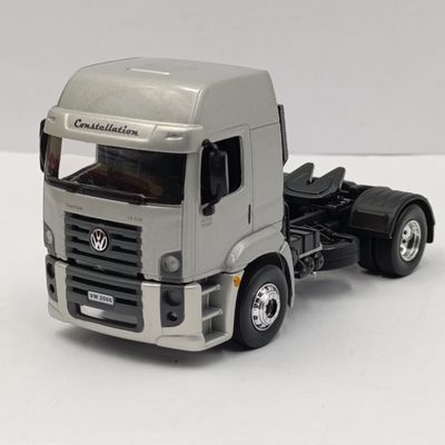 Volkswagen Constellation die-cast truck with plastic container - scale 1/43