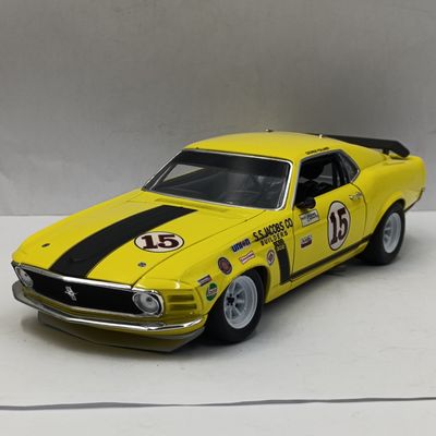 Welly 1970 Ford Mustang Boss #15 George Follmer die-cast race car model - scale 1/18