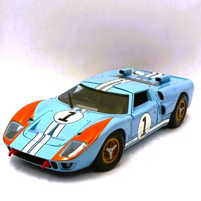 Universal Hobbies Ford GT40 die-cast #1 race car model - scale 1/18