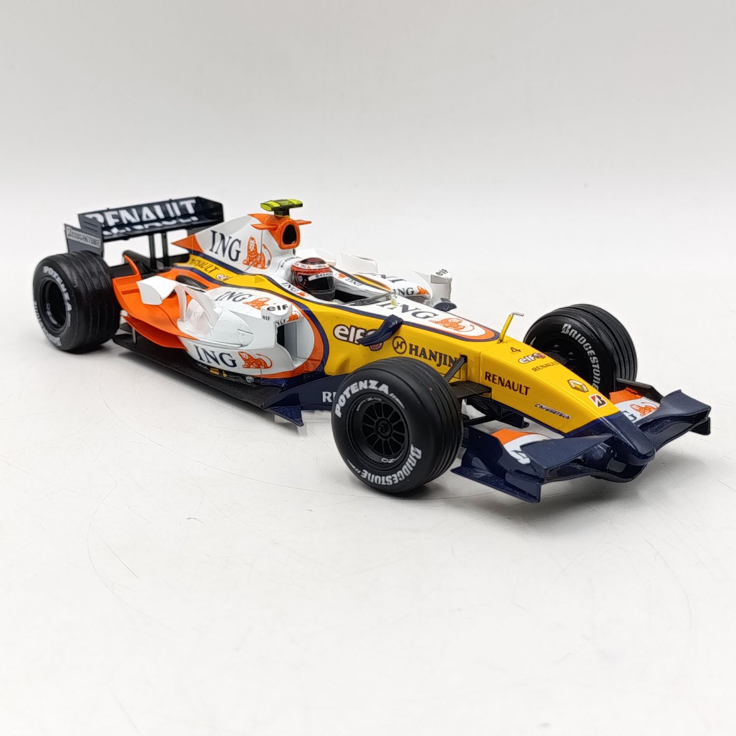 Hot Wheels Formula 1 Renault R27 #4 die-cast racing model car - scale 1/18
