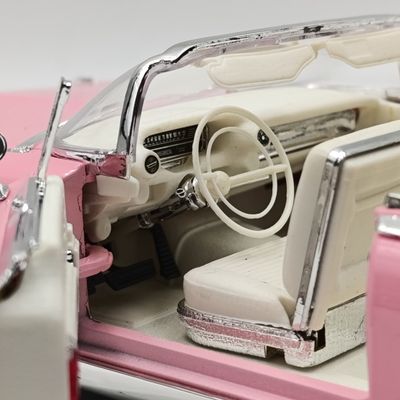 Maisto 1959 Cadillac Eldorado Biarritz die-cast model car - scale 1/18