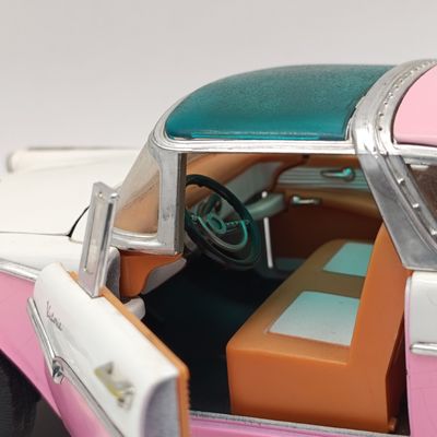 Road Tough 1955 Ford Fairlane Crown Victoria die-cast model car - scale 1/18