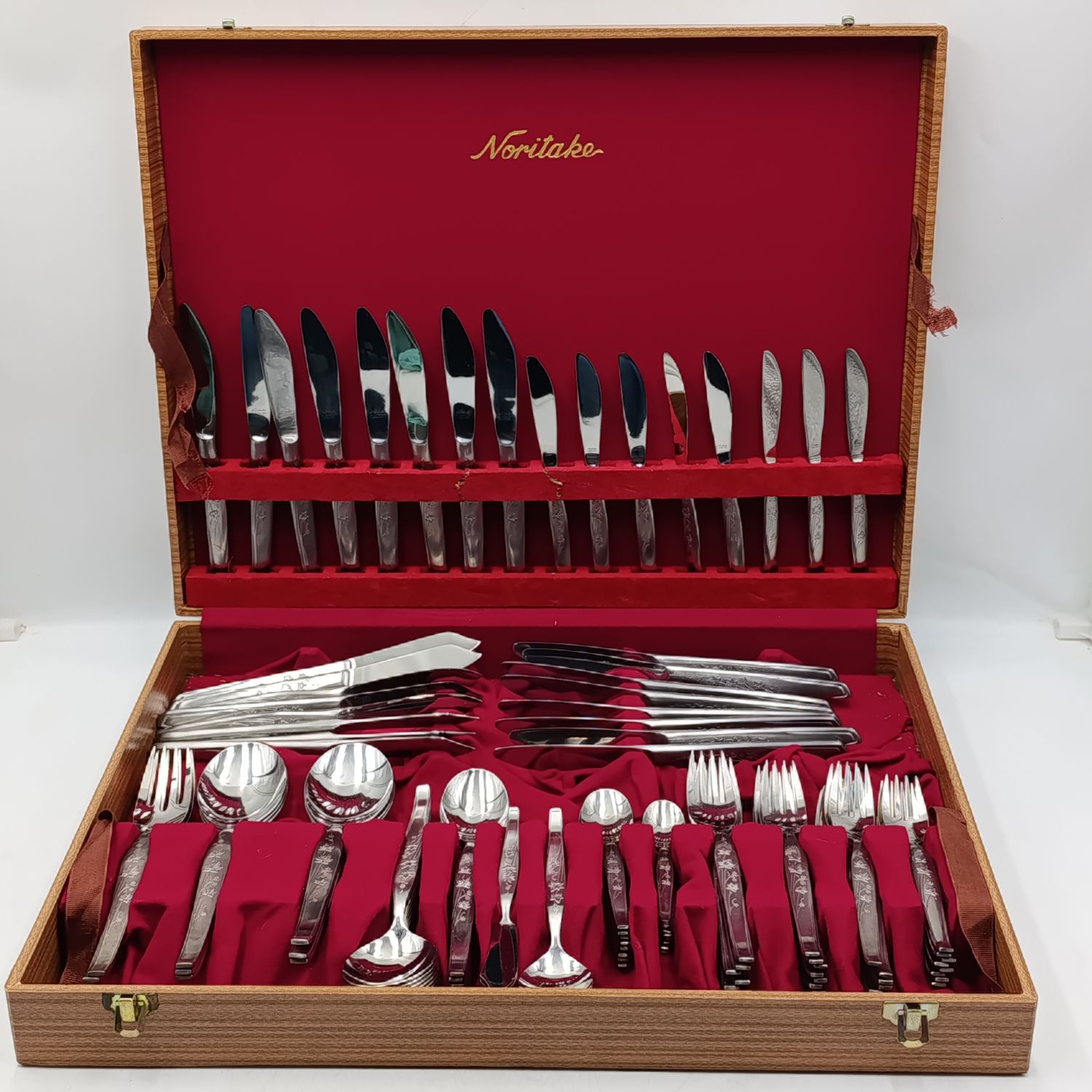 Vintage Noritake Wild Ivy stainless steel 107 piece cutlery set - one spoon missing