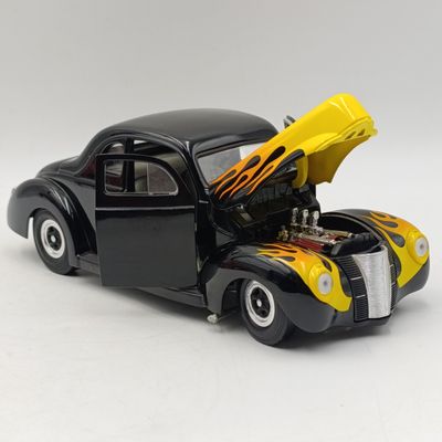 Universal Hobbies 1940 Ford Hot Rod die-cast model car - scale 1/18