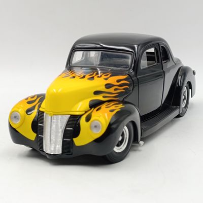 Universal Hobbies 1940 Ford Hot Rod die-cast model car - scale 1/18