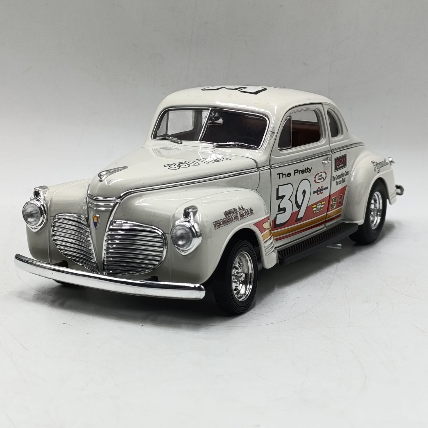 Road Signature 1941 Plymouth Pro street rod die-cast model - front wheel repaired - scale 1/18