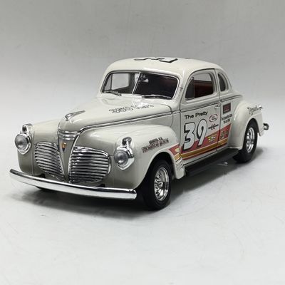 Road Signature 1941 Plymouth Pro street rod die-cast model - front wheel repaired - scale 1/18