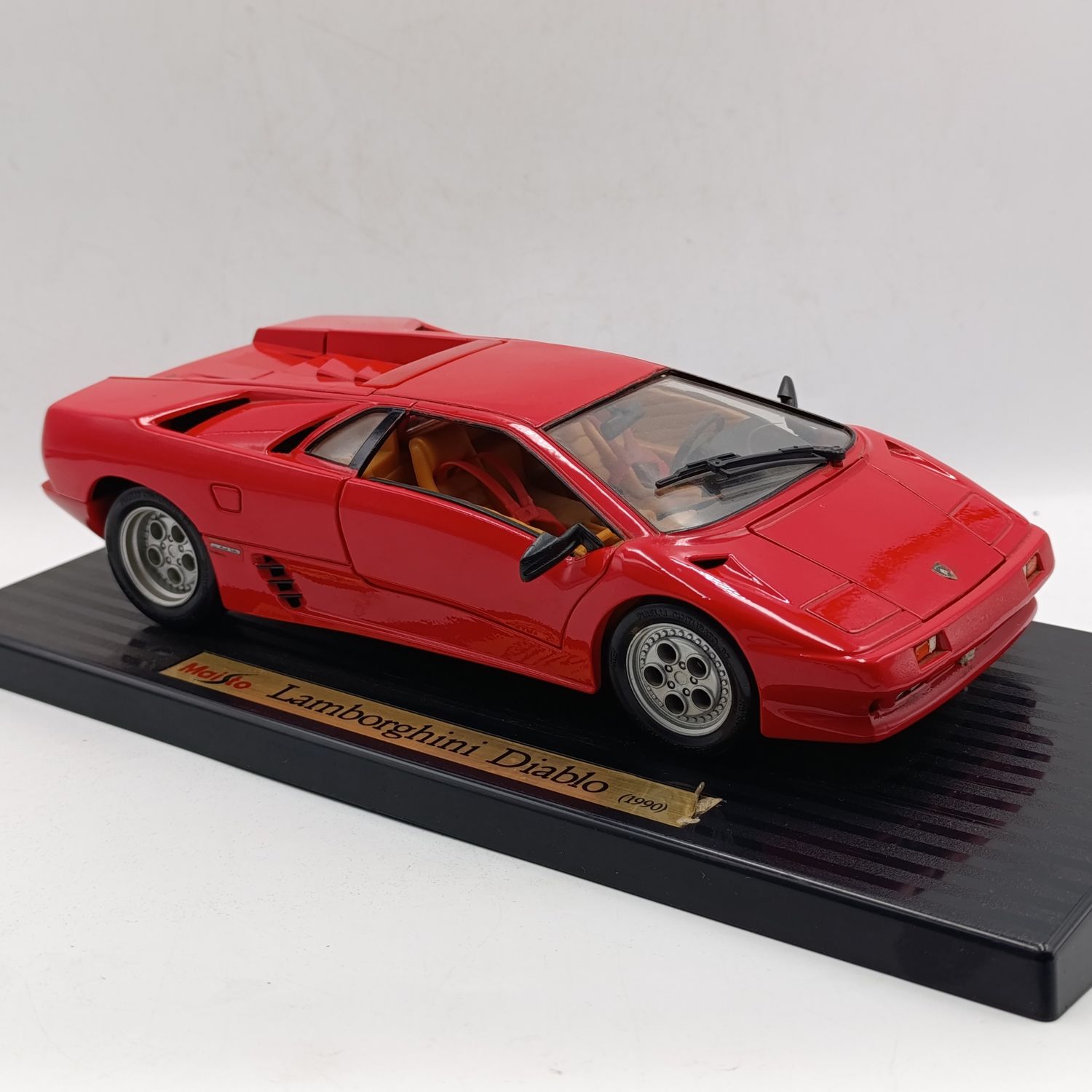 Maisto 1990 Lamborghini Diablo die-cast model car - scale 1/18
