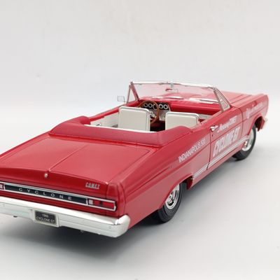 Road Signature 1966 Mercury Cyclone GT official pace car die-cast model - scale 1/18