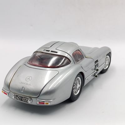 Maisto Mercedes-Benz 300 SLR die-cast model car - scale 1/18 - some paint damage