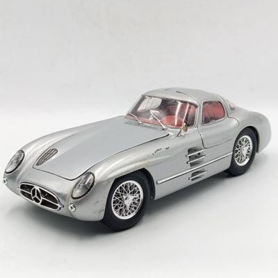 Maisto Mercedes-Benz 300 SLR die-cast model car - scale 1/18 - some paint damage