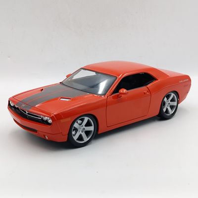 Maisto 2006 Dodge Challenger concept die-cast model car - scale 1/18