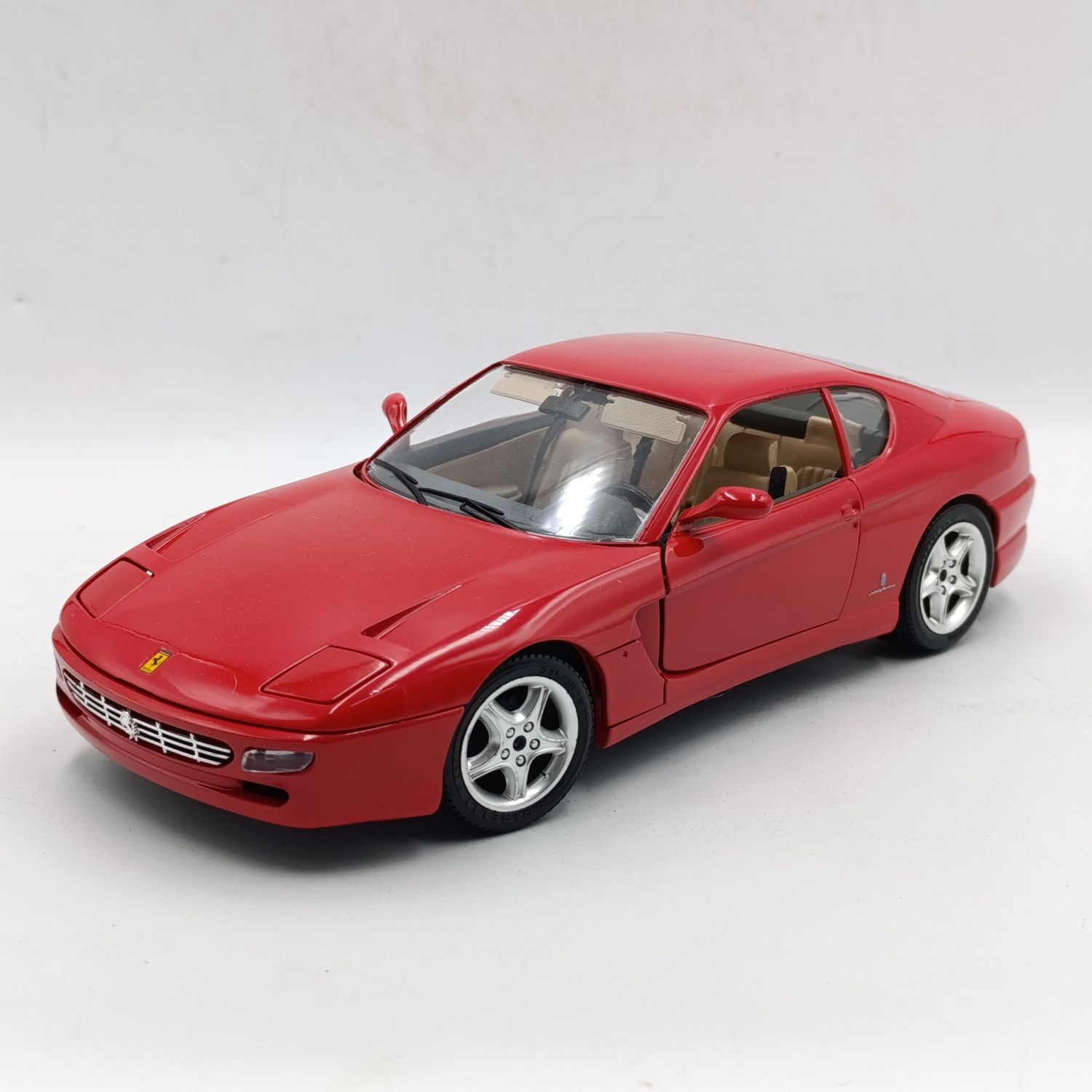 Bburago 1992 Ferrari 456 GT die-cast model car - scale 1/18