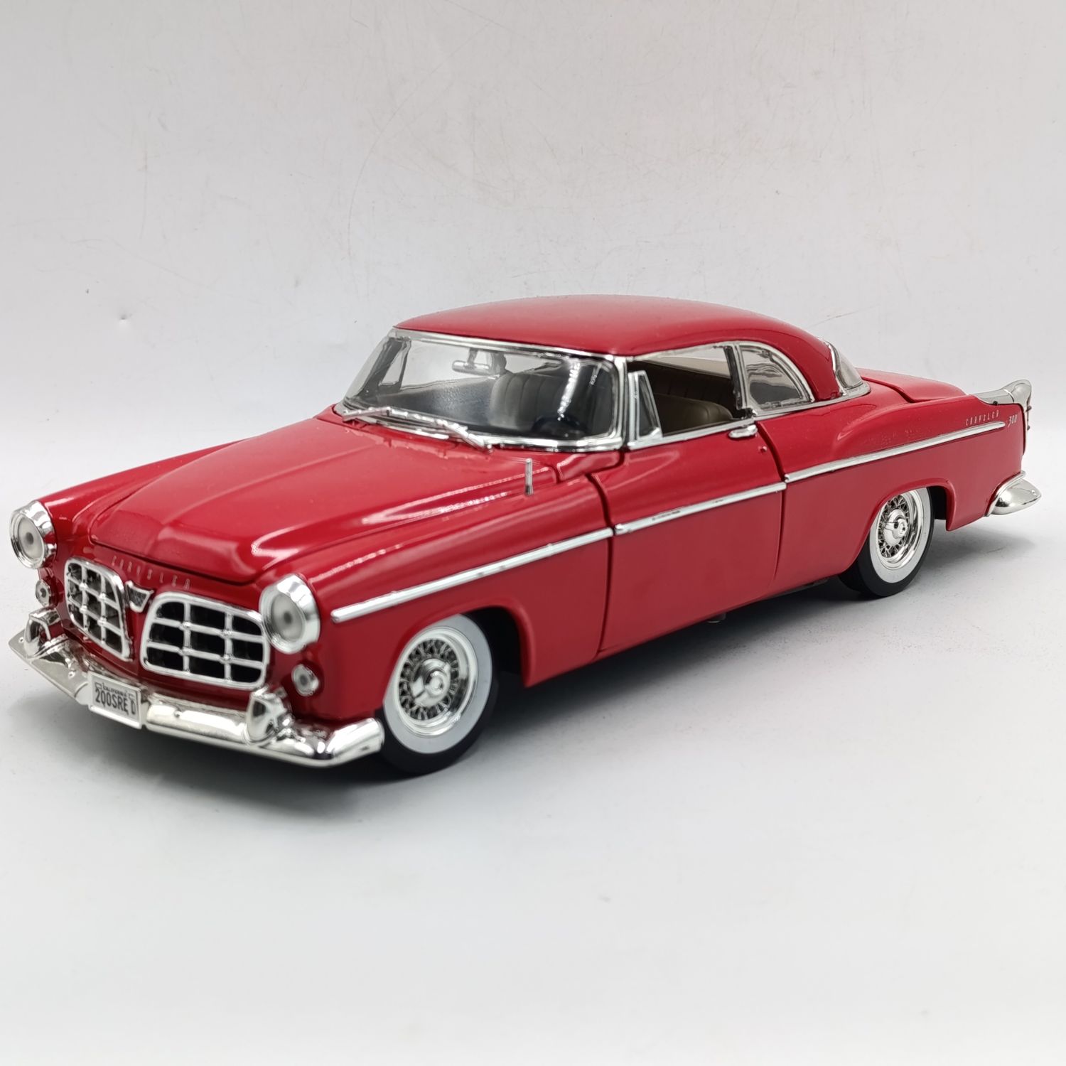 MotorMax Chrysler 300C die-cast model car - scale 1/18