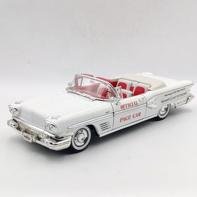 Road Signature 1958 Pontiac Bonneville official pace car - front wheel repaired - scale 1/18