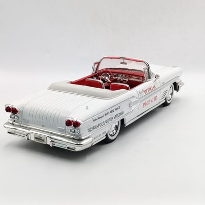 Road Signature 1958 Pontiac Bonneville official pace car - front wheel repaired - scale 1/18