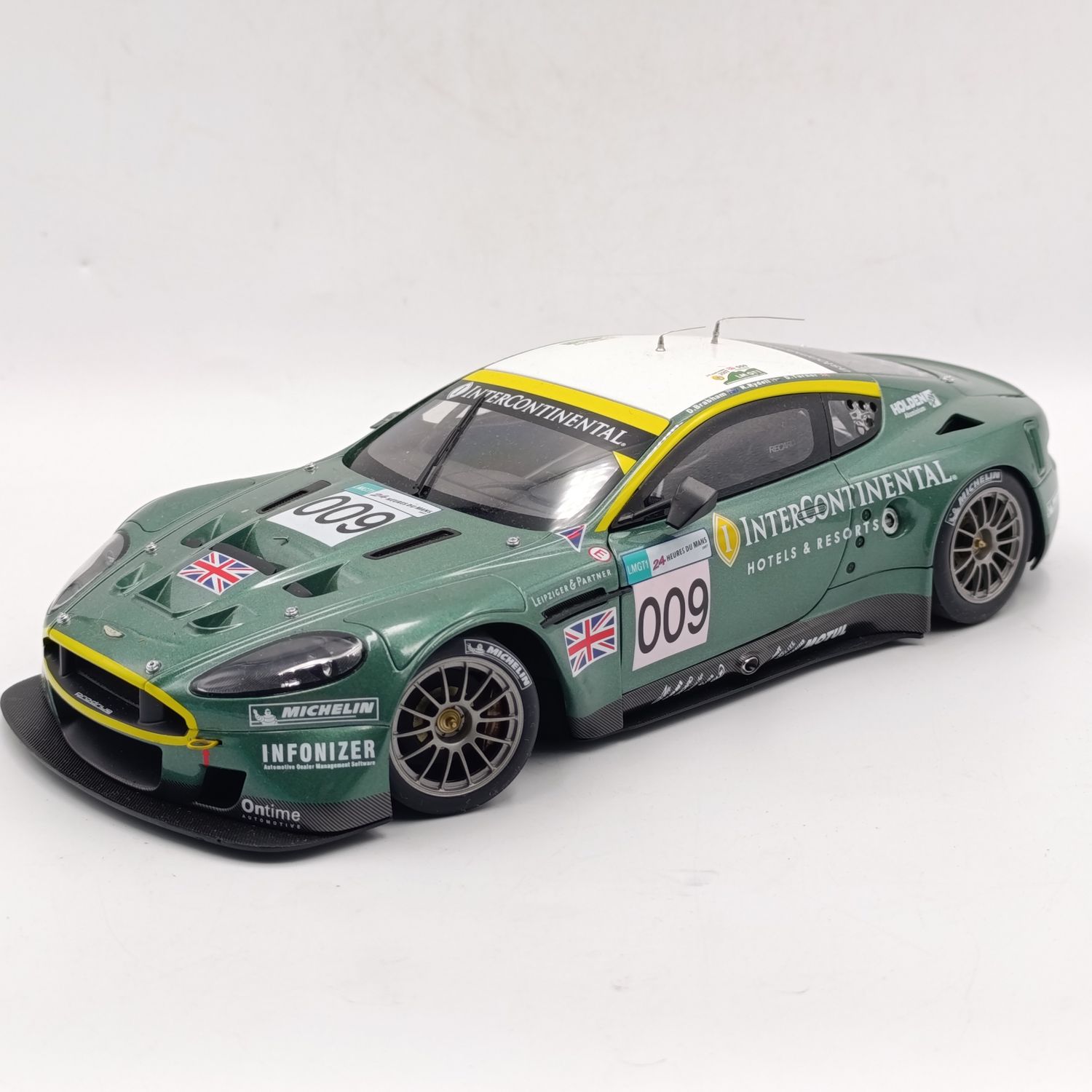 AutoArt Aston Martin DBR9 #009 Le Mans 24h die-cast racing model car - rear spoiler missing - scale 1/18