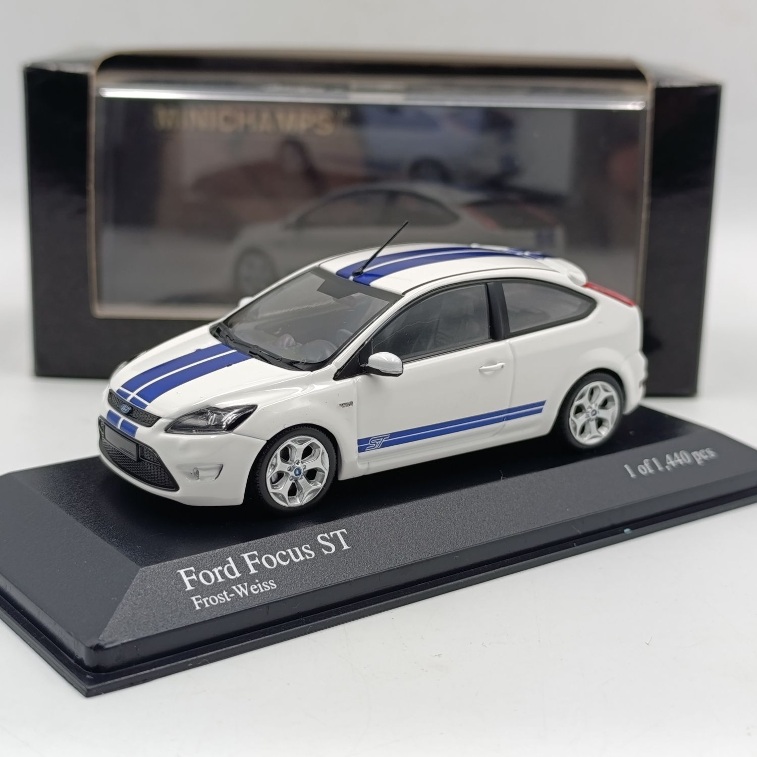MiniChamps 2008 Ford Focus ST die-cast model car - scale 1/43