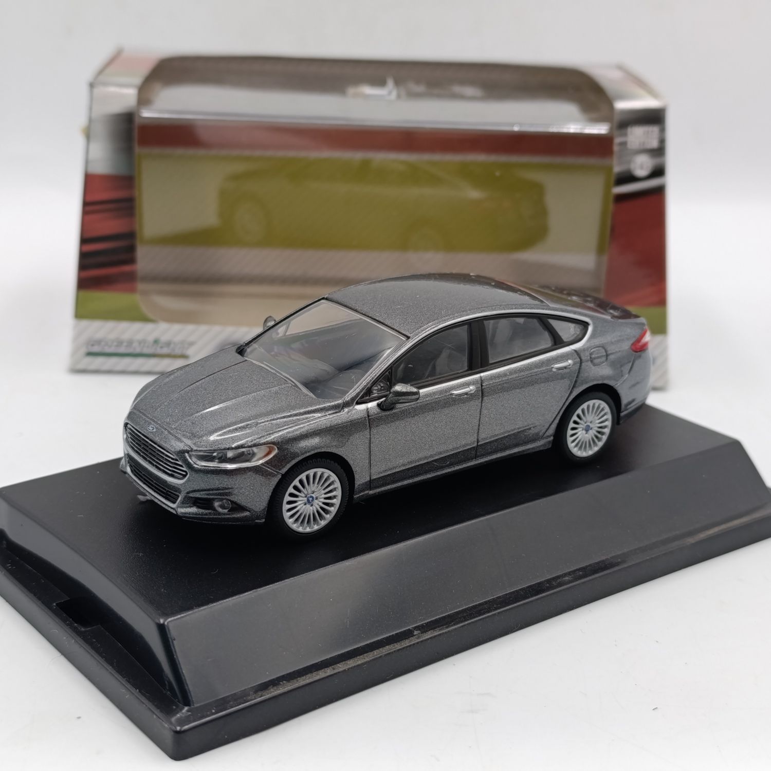 Greenlight 2013 Ford Fusion die-cast model car - scale 1/43