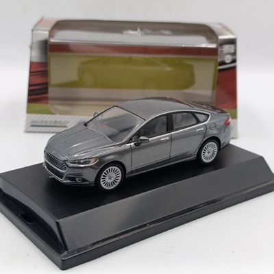 Greenlight 2013 Ford Fusion die-cast model car - scale 1/43