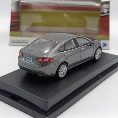 Greenlight 2013 Ford Fusion die-cast model car - scale 1/43